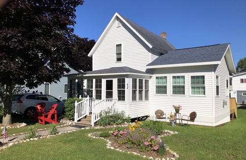 Beulah Cottage | Walk To All Beulah Amenities, Including Beach, Restaurants, Shopping, & Parks.