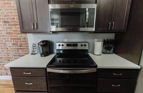 Downtown St. Louis Apartment | Walk to Arch, Stadium & Dome! 2BR/2BA Downtown Gem ready for you and your family