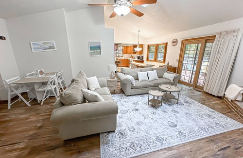 Frankfort House | Walk to beach, bay, downtown, parks. Close to Ski resorts.