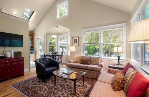 East Orleans House | Walk to Beach Close to Town