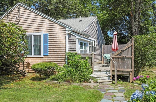 Hyannis Apartment | Walk To Beaches, Main Street, and Harbor. 1BR Cottage. Quiet Area. Captain Gosnold Village 16B