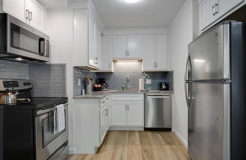 Hyannis Apartment | Walk To Beaches, Main Street, and Harbor. 3BR Cottage. Quiet Area. Captain Gosnold Village 15
