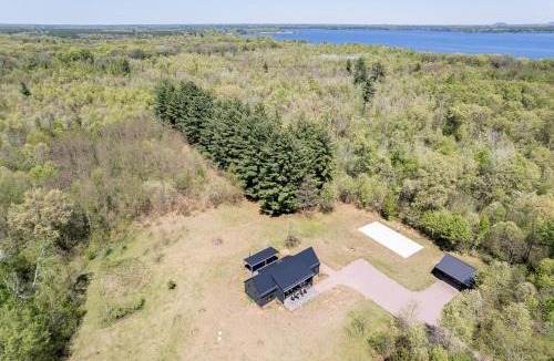 Necedah House | Walk to Castle Rock Lake! Modern Home w/Hot Tub