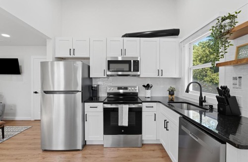 Ypsilanti House | Walk to Depot Town - Private Deck & King Bed