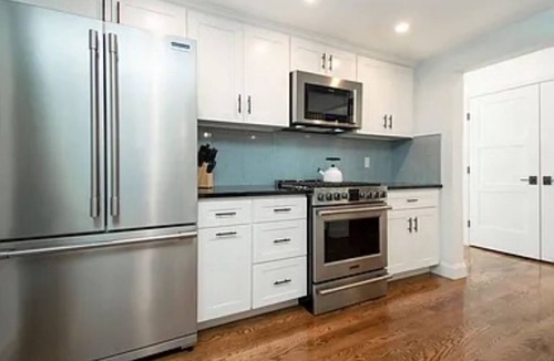 Bristol House | Walk to downtown Bristol, popular wedding venues and the harbor!