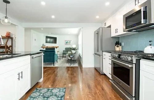 Bristol House | Walk to downtown Bristol, popular wedding venues and the harbor!