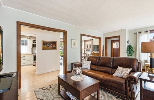 Sturgeon Bay House | Walk to Downtown Sturgeon Bay! Large Home + Yard