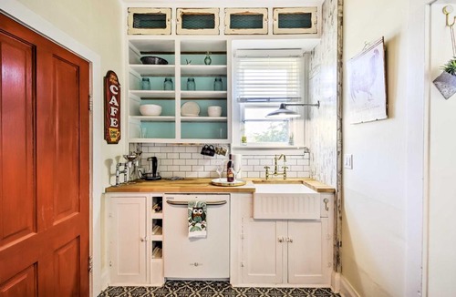 Sturgeon Bay Apartment | Walk to Dtwn Shops & Eats: Sturgeon Bay Retreat