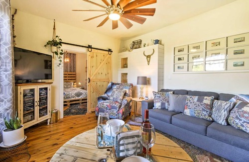 Sturgeon Bay Apartment | Walk to Dtwn Shops & Eats: Sturgeon Bay Retreat