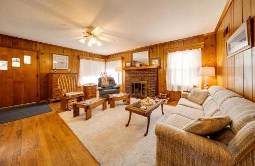Edinboro House | Walk to Edinboro Lake: Cozy Cottage w/Porch!