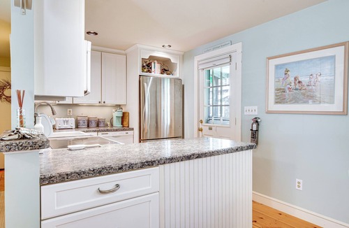 Kennebunkport House | Walk to Goose Rocks Beach: Quiet Townhome w/Patio