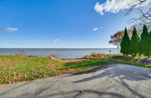 Houghton Lake Heights House | Walk to Houghton Lake! Family Retreat w/Patio