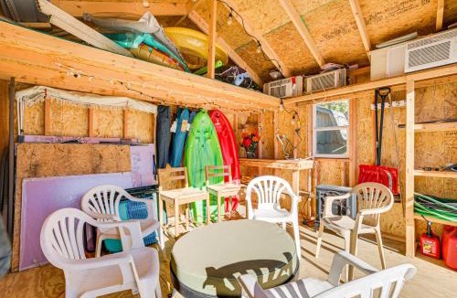 Houghton Lake Heights House | Walk to Houghton Lake! Family Retreat w/Patio