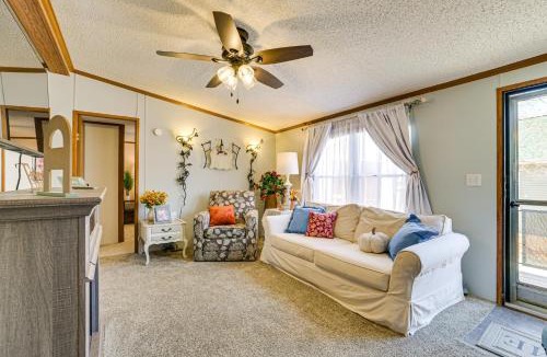 Houghton Lake Heights House | Walk to Houghton Lake! Family Retreat w/Patio