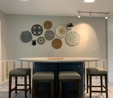 Manhattan House | Walk to K-State, Sleeps 12, Pool Table, Hot Tub