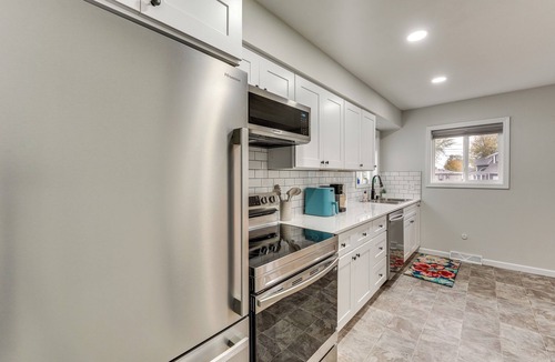 Port Clinton House | Walk to Lagoon Saloon! Chic Home on Nugent's Canal