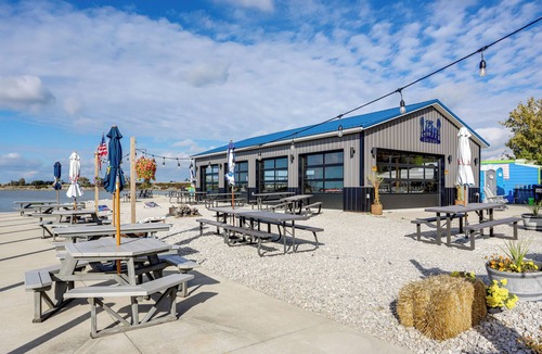 Port Clinton House | Walk to Lagoon Saloon! Chic Home on Nugent's Canal