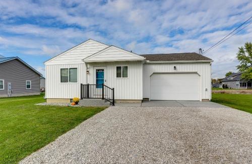 Port Clinton House | Walk to Lagoon Saloon! Chic Home on Nugent's Canal