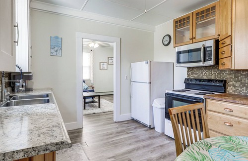 Old Orchard Beach Apartment | Walk to Pier & Ocean: Apt in Old Orchard Beach!