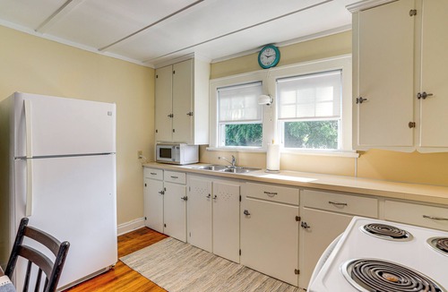 Huron House | Walk to Private Beach: Lake Erie Retreat w/Yard!