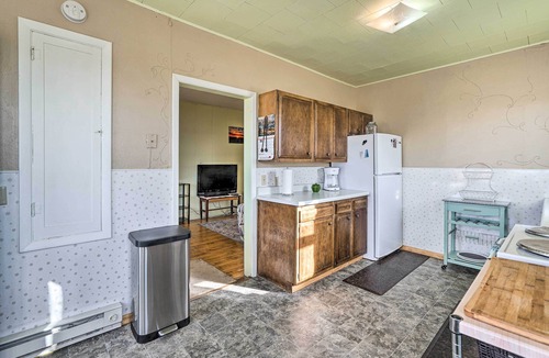 Hettinger Apartment | Walk to Restaurants & Dtwn Hettinger: Apt w/Yard