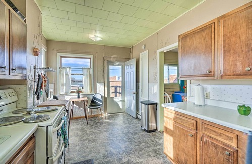 Hettinger Apartment | Walk to Restaurants & Dtwn Hettinger: Apt w/Yard