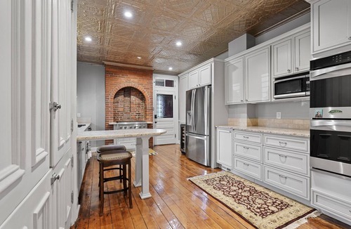 Manchester House | Walk to Stadiums. Good for Groups! 4+ Parking spots.