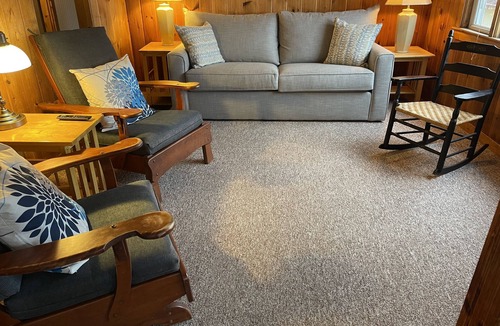 Wells Beach Cottage | Walk to the beach in Wells, 1 dog welcome!