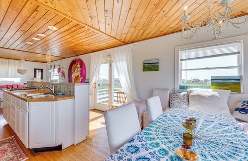 Biddeford Pool Apartment | Walk to the Beach: Pet-Friendly Gem in Biddeford!