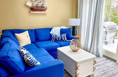 South Chatham House | Walk to the beach! The Salty Breeze sleeps 10; updated house, bikes, beach toys!