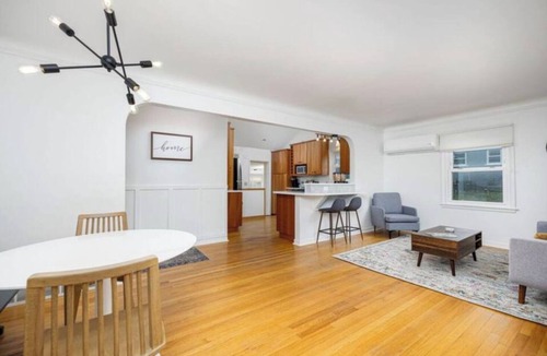 Ann Arbor House | Walk to the Big House, Sleeps 8, 4 bedrooms, 2 full bathrooms, 3 living rooms