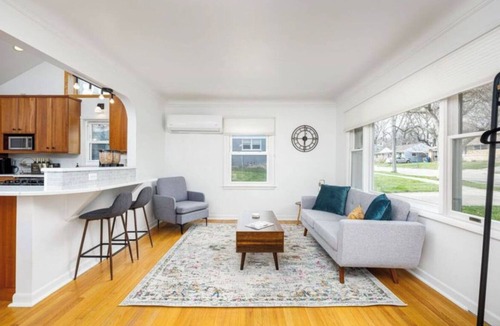 Ann Arbor House | Walk to the Big House, Sleeps 8, 4 bedrooms, 2 full bathrooms, 3 living rooms