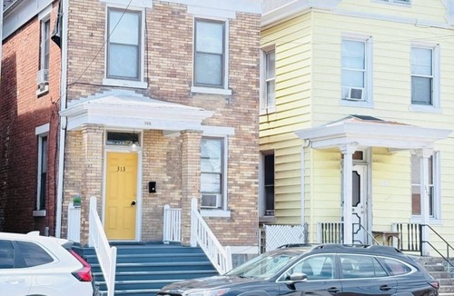 Corryville House | Walk to UC Medical Center & Campus