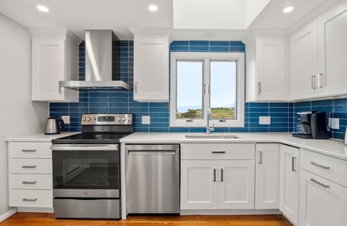 North Truro House | Walk to Water, Dazzling Sunsets on the Bay!