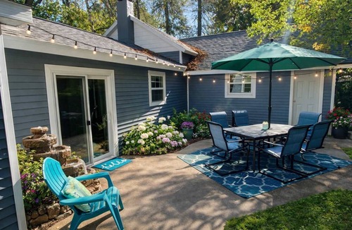 Bellaire House | Walkable Bellaire Home, Fenced Yard for Pets