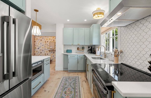 Marblehead House | Walkable Harbor Home: 3 miles to Salem, Dog Friendly, Fenced Yard, Parking
