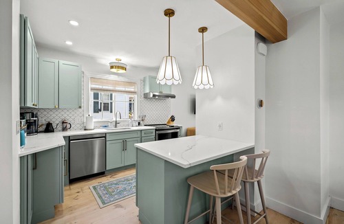 Marblehead House | Walkable Harbor Home: 3 miles to Salem, Dog Friendly, Fenced Yard, Parking