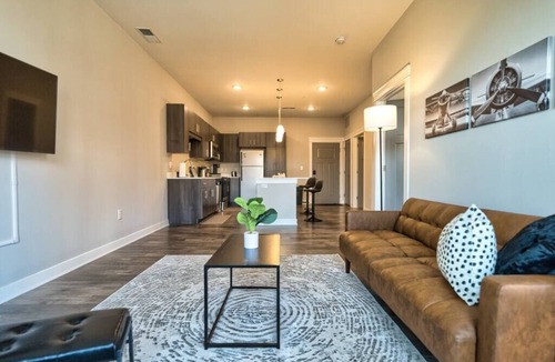 Chatham-Arch Apartment | Walkable Indy Gem: Downtown Living, Shops & Cafes!, Mass Ave Living – Walk to Dining & Shopping