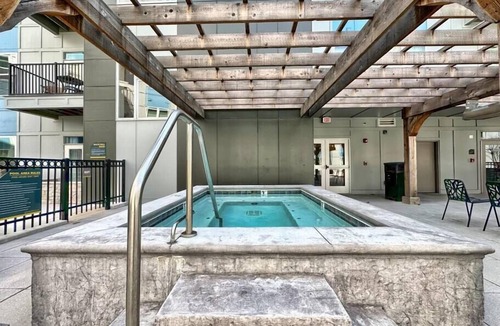 Chatham-Arch Apartment | Walkable Indy Gem: Downtown Living, Shops & Cafes!, Mass Ave Living – Walk to Dining & Shopping