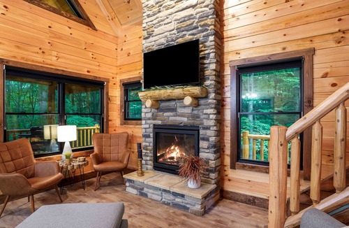 Logan Cabin | Walker's Retreat | Hocking Hills