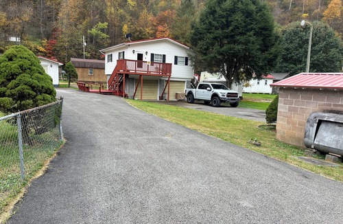 Matewan House | Walking distance to gas station, riding passes, and the famous Sherry Bo’s diner