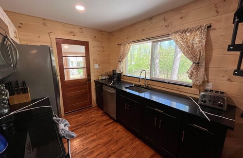 White Mills Cabin | Wally`s Cabin|Fire Pit|Hot Tub|Kayaks|Close 2 town
