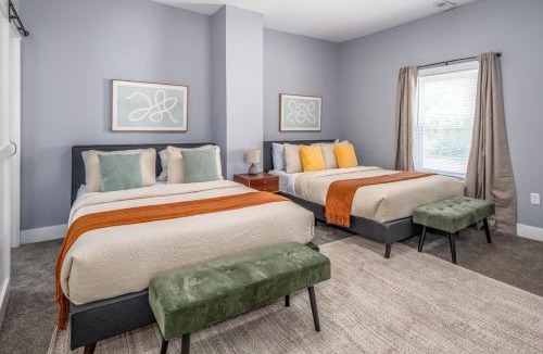 Walnut Hills Apartment | Walnut Hills, 5min to UC, Sleeps 7ppl, Lux Beds, Smart TVs