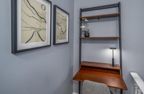Walnut Hills Apartment | Walnut Hills, 5min to UC, Sleeps 7ppl, Lux Beds, Smart TVs
