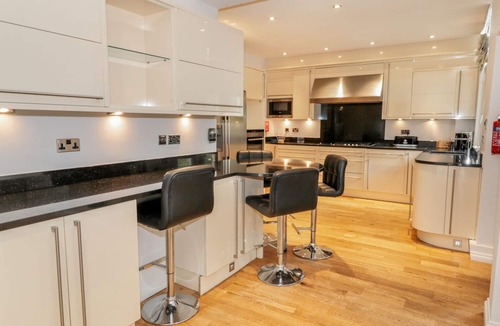 Walworth Cottage | WALWORTH CASTLE LODGE, pet friendly, with hot tub in Darlington
