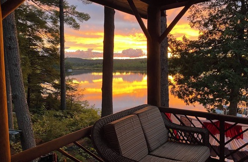 Mount Vernon House | Warm & Inviting Lakeside Retreat, Private, Tranquil Picture Perfect Setting