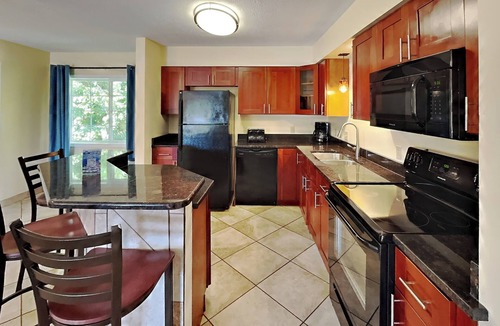 Put-in-Bay Condo | Watch the Splash—You’re That Close | 8 ppl | C6