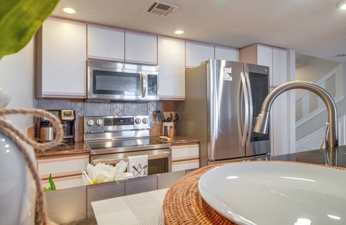 Afton House | Water-View Patio, Near Golf! Port Duncan Retreat