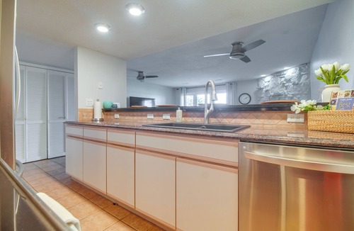 Afton House | Water-View Patio, Near Golf! Port Duncan Retreat
