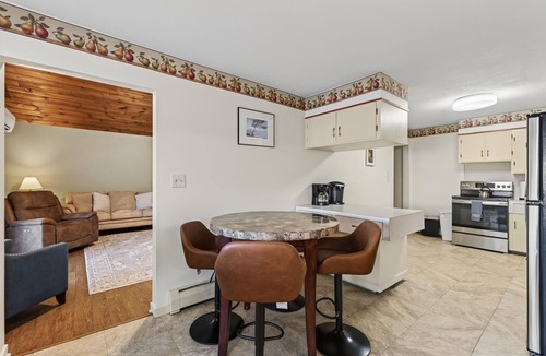 Fortunes Rocks House | Water views! Walk to Beach - Deck - Pet Friendly